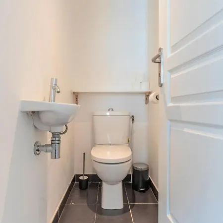 3 Bedroom House With Garden, Near Tram Holiday home