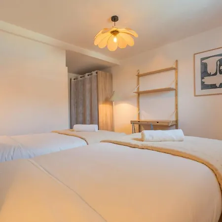 3 Bedroom House With Garden, Near Tram Сasa de vacaciones