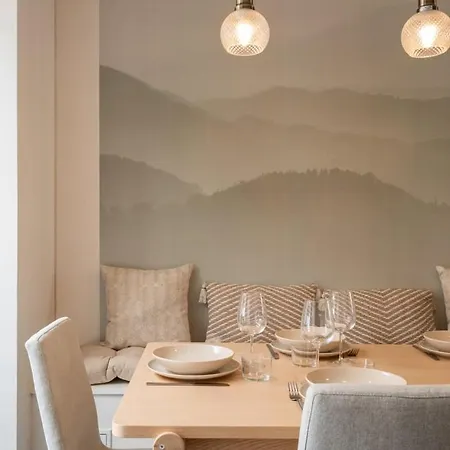 Сasa de vacaciones 3 Bedroom House With Garden, Near Tram