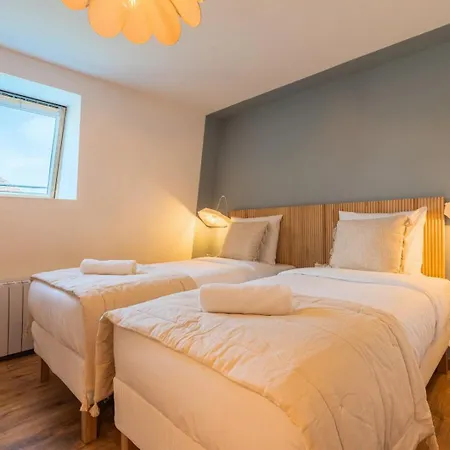 Holiday home 3 Bedroom House With Garden, Near Tram