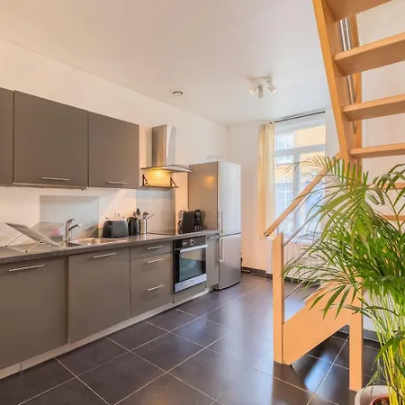 Konukevi 3 Bedroom House With Garden, Near Tram 3*