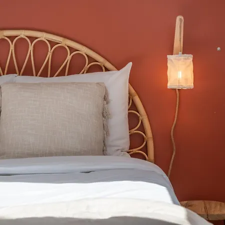 Сasa de vacaciones 3 Bedroom House With Garden, Near Tram