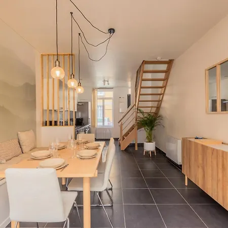 Holiday home 3 Bedroom House With Garden, Near Tram