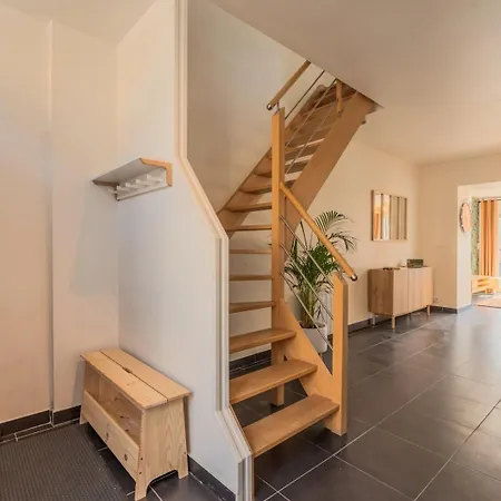 Konukevi 3 Bedroom House With Garden, Near Tram Mouvaux