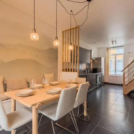 3 Bedroom House With Garden, Near Tram Holiday home