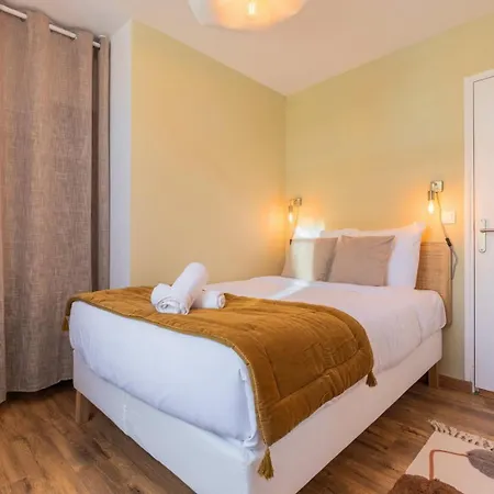 3 Bedroom House With Garden, Near Tram